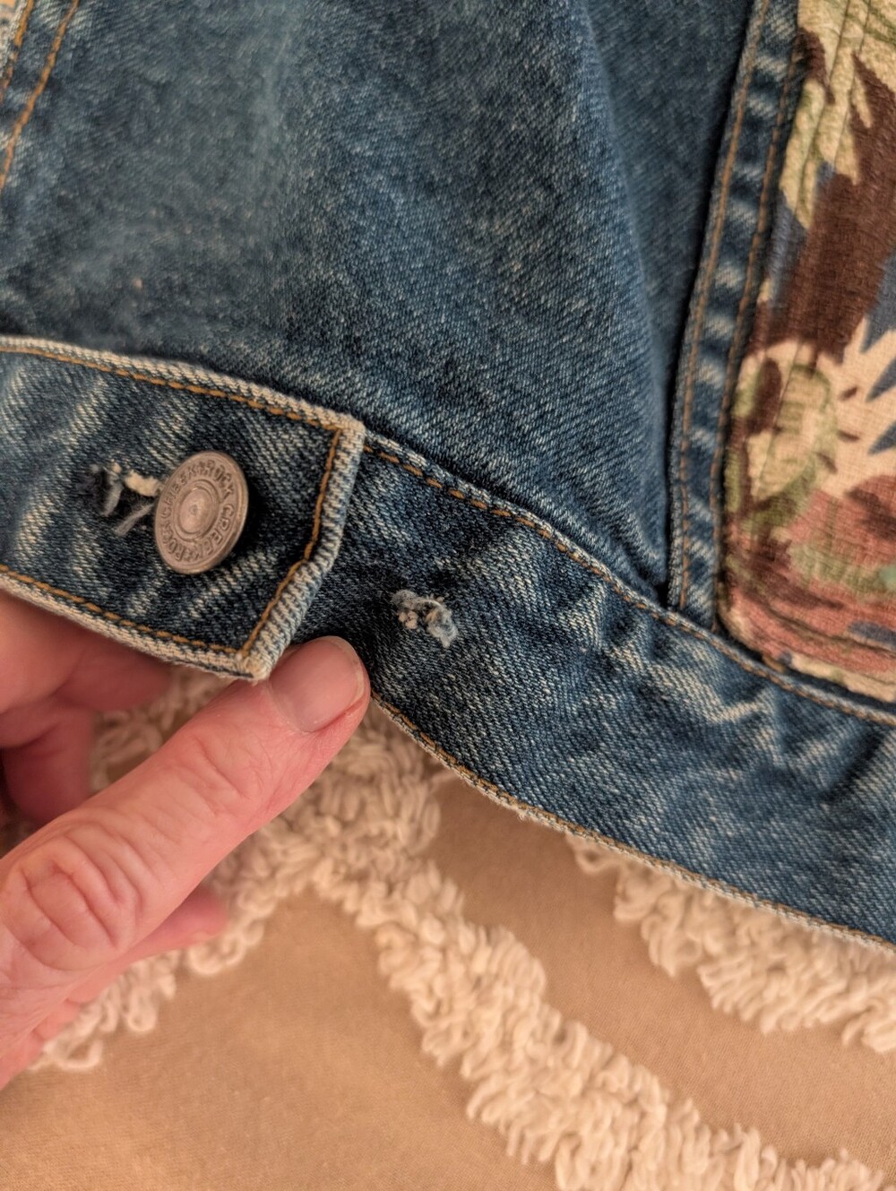 Upcycled denim jacket w rare cowboy fabric, Size M - L - Picture 10 of 10